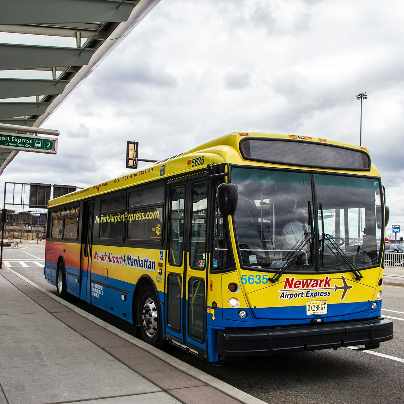 Manhattan: Bus Transfer from/to Newark Airport - Photo 1 of 5